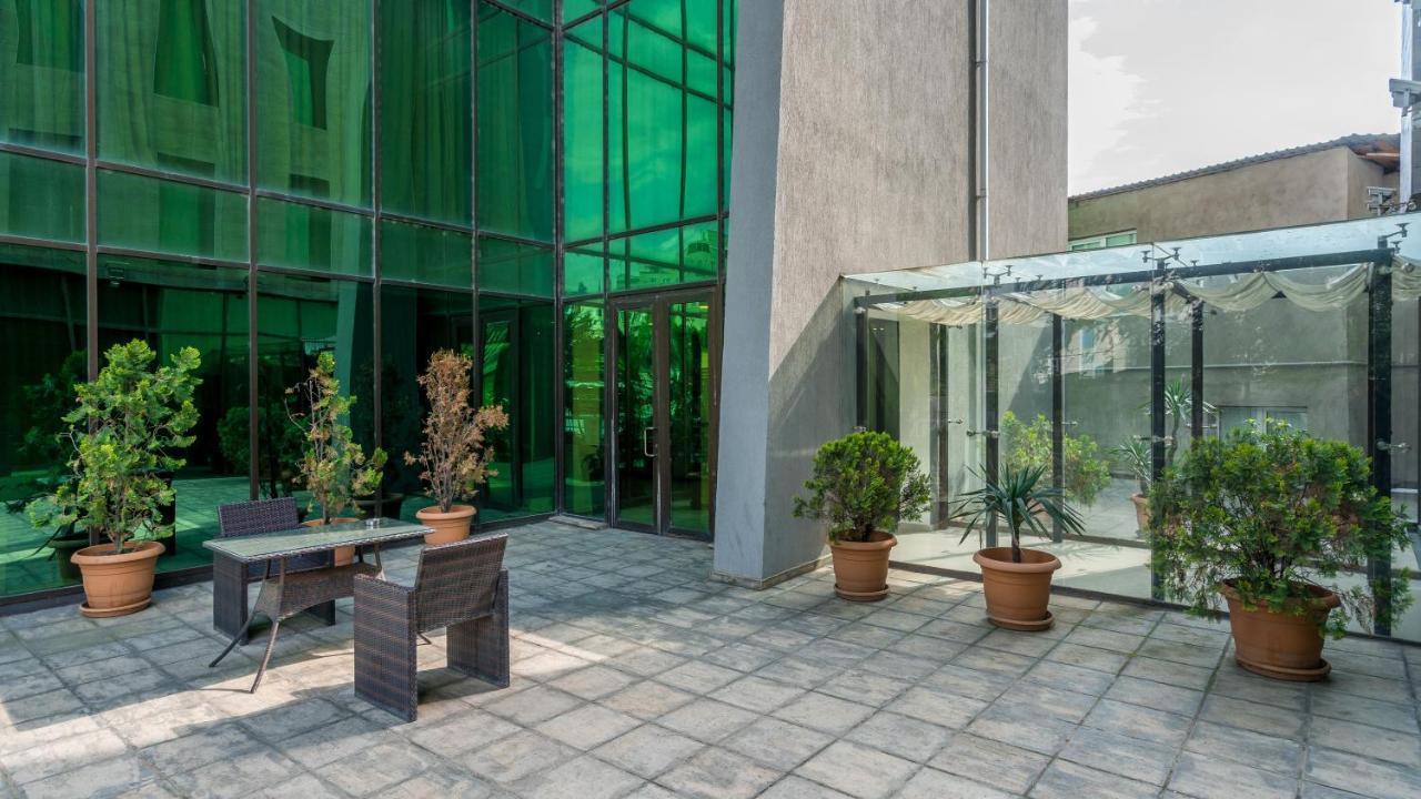 Capitol Hotel By Umbrella Tbilisi Exteriör bild